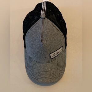 TITLEST Gray and Black Men's Cap